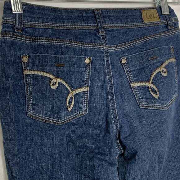 LEI Women Jeans Blue Sophia Hiphugger Flare Sz 7 Short Mid Wash  Med Rise Pocket - Picture 5 of 8